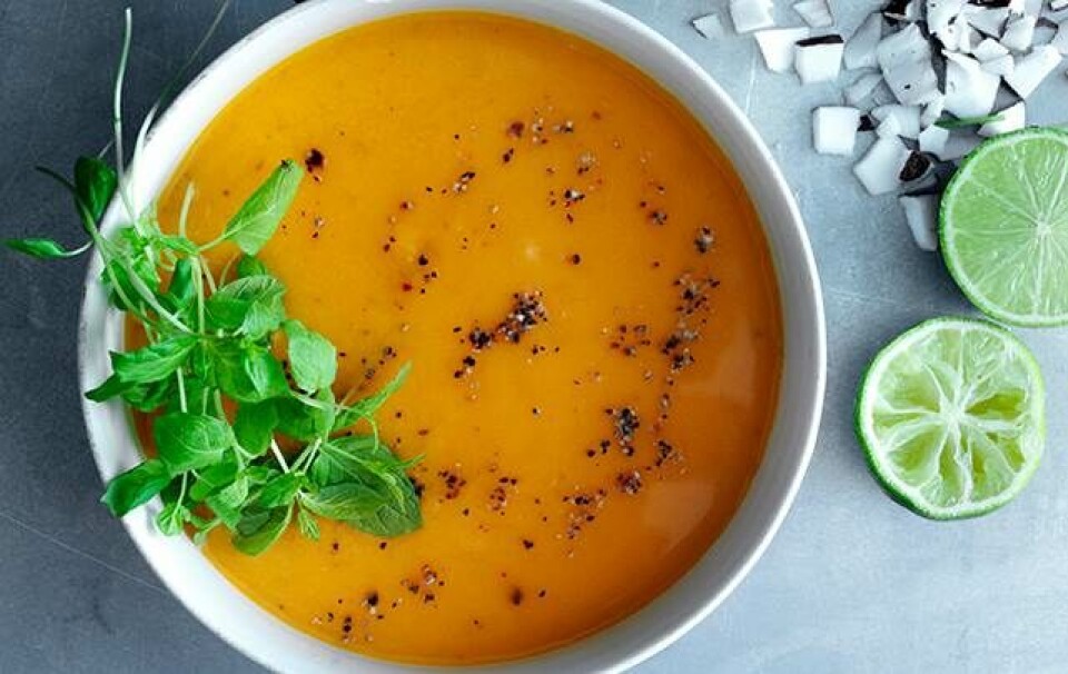 Spicy suppe med kokoschutney