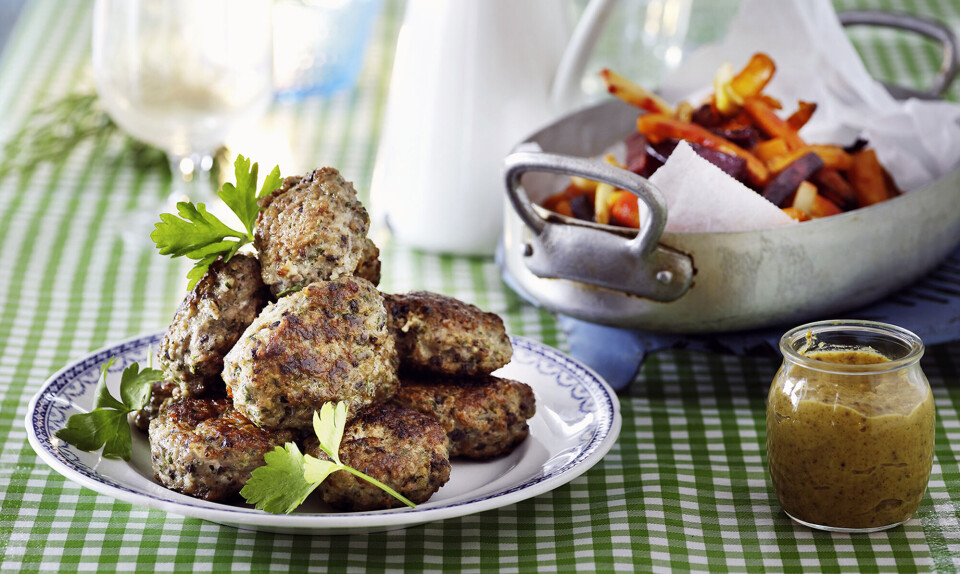 Frikadeller med bagte rodfrugter