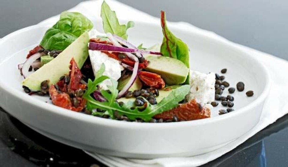 Opskrift på salat med belugalinser og gedeost