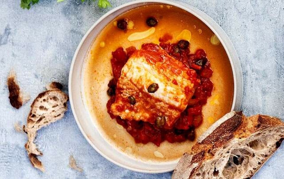 Opskrift på torsk i tomat-kaperssauce
