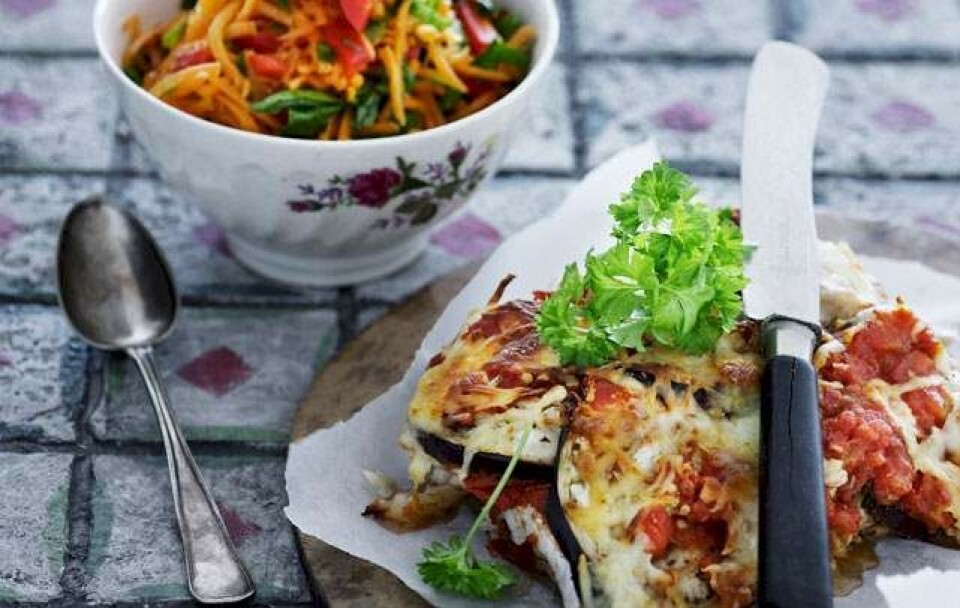 Opskrift på fiskemoussaka og nem råkost