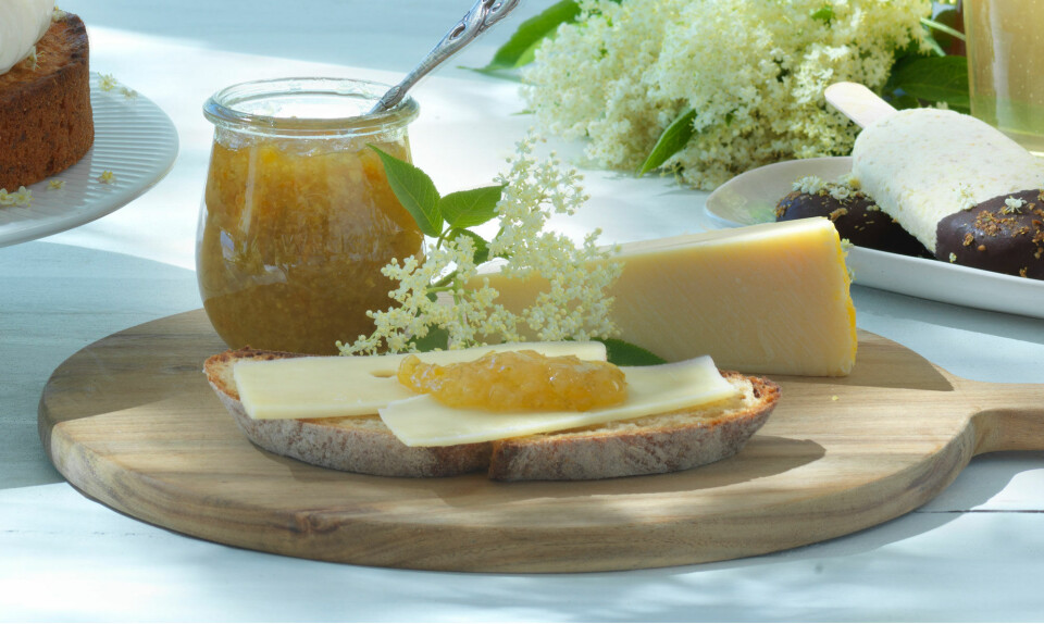 Hjemmelavet marmelade med hyldeblomst