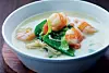 Fyldig suppe med laks og rejer