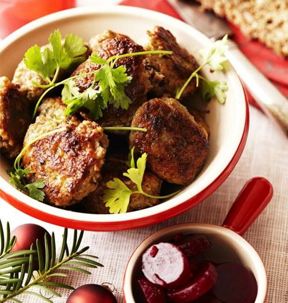 Julefrikadeller med øl
