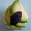 Canapeer med avocado og kaviar