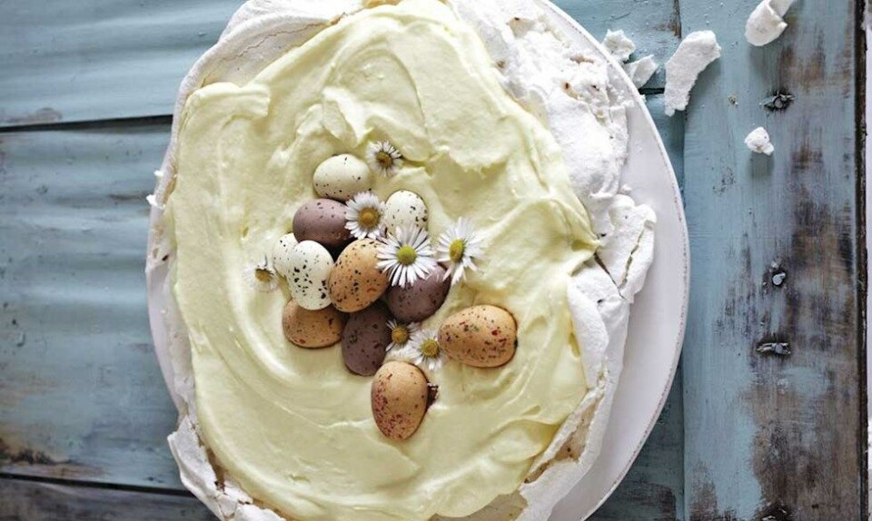 Pavlova med citronfromage og påskeæg