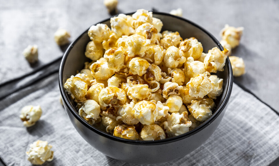 Popcorn med karamel opskrift