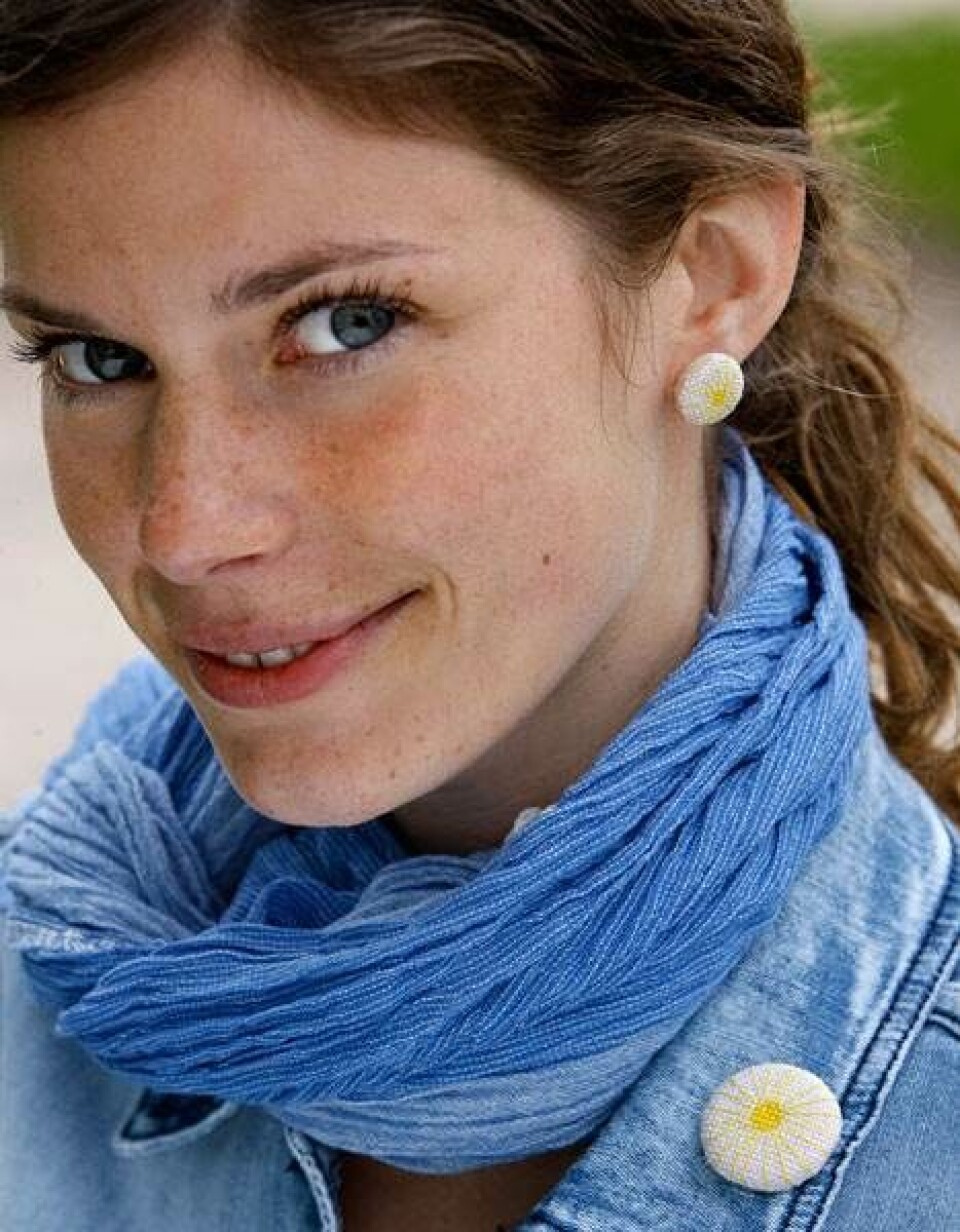 Flot marguerit broche og øreringe fra Hendes Verden