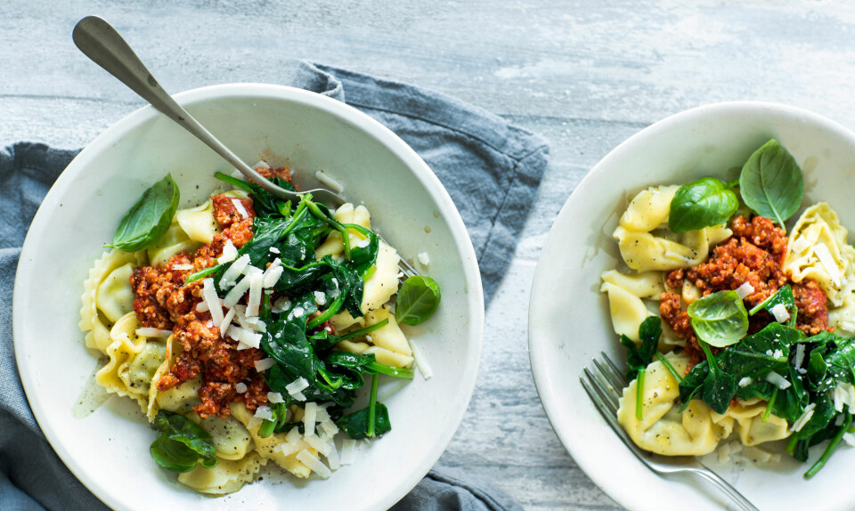 Tortellini med spinat og bolognese