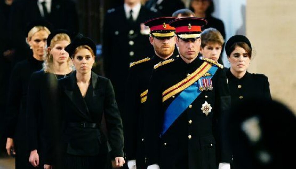 På sin far, kong Charles' opfordring, var prins Harry iført sin militæruniform. (Foto: Aaron Chown-WPA Pool/Getty Images)