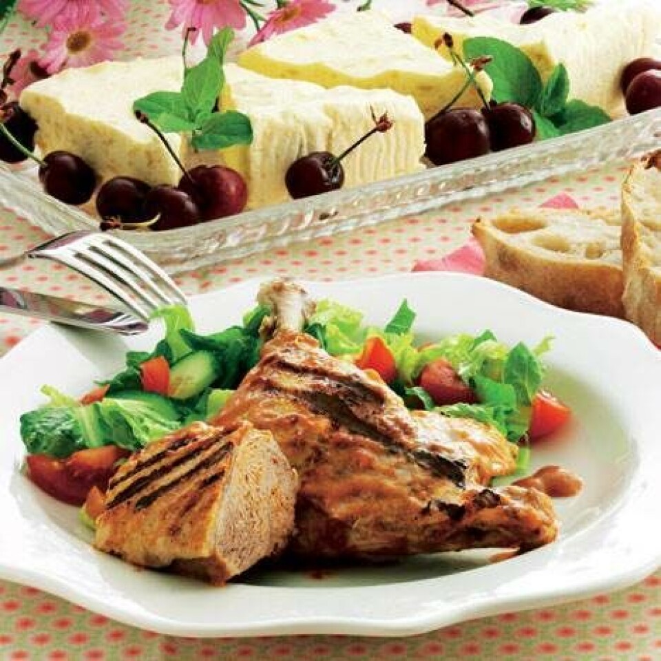 Weekendens menu: Grillet and & marcipan-is med kirsebær