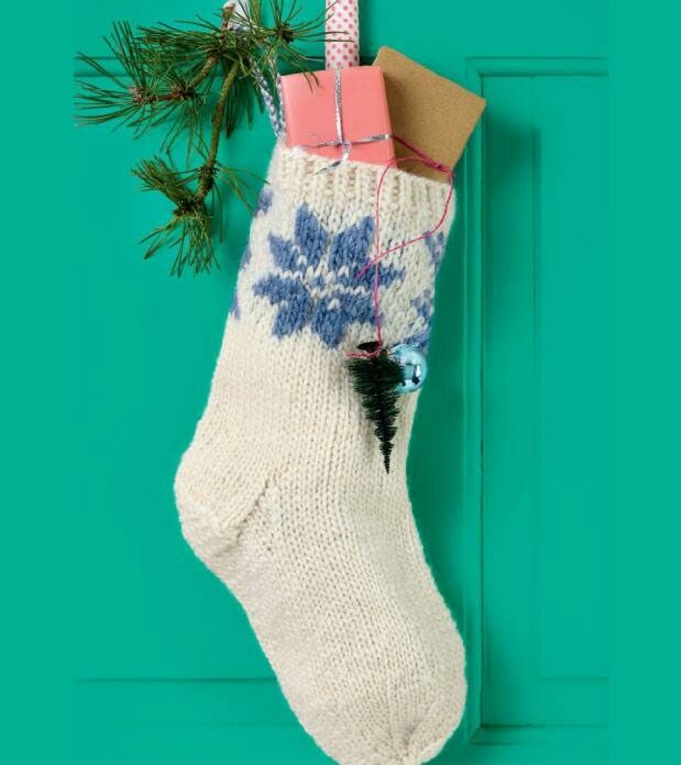 Strik selv: Råhvid julesok med lyseblå stjerne fra Hendes Verden