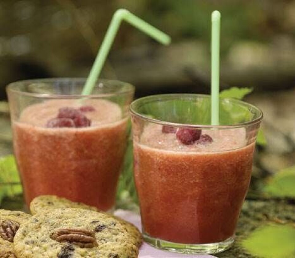 Smoothie med appelsin og røde bær