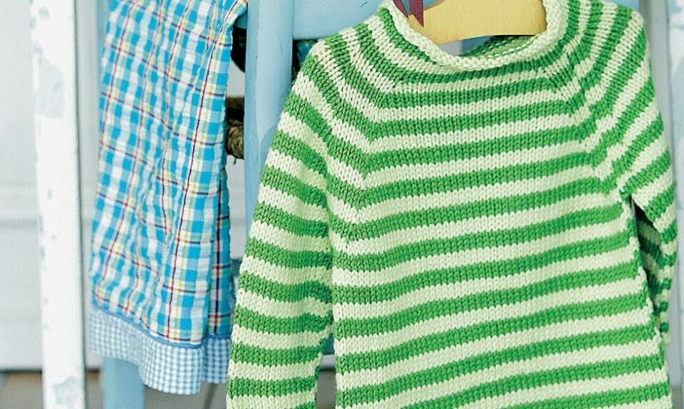 Sød stribet barnesweater fra Hendes Verden