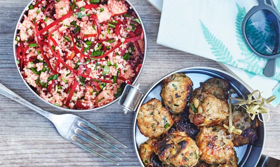 Minideller med rosiner, pinjekerner og bulgursalat