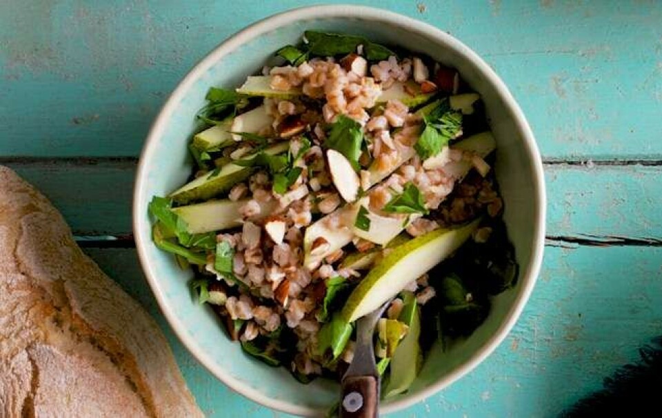 Fyldig speltsalat med spinat