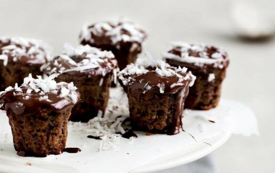 Bananmuffins med kokos, hørfrø og mørk chokolade
