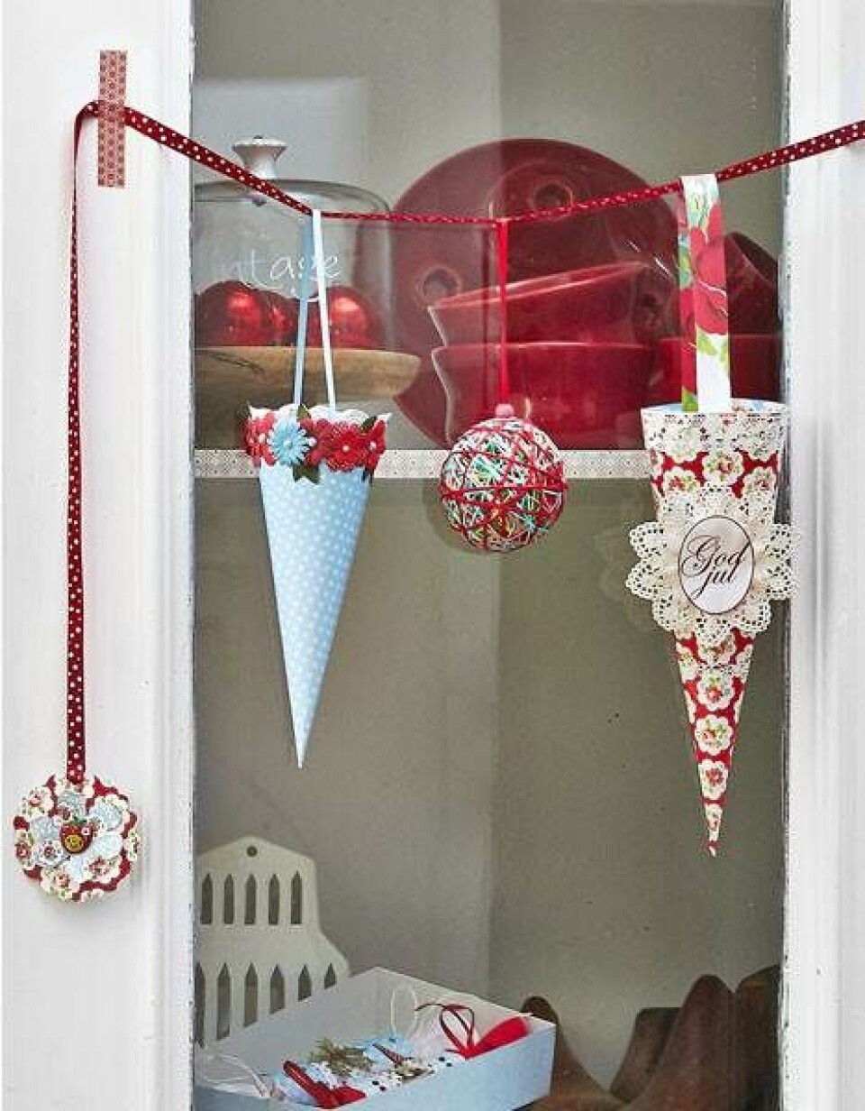 Lav en julekugle med tilbageblik fra Hendes Verden