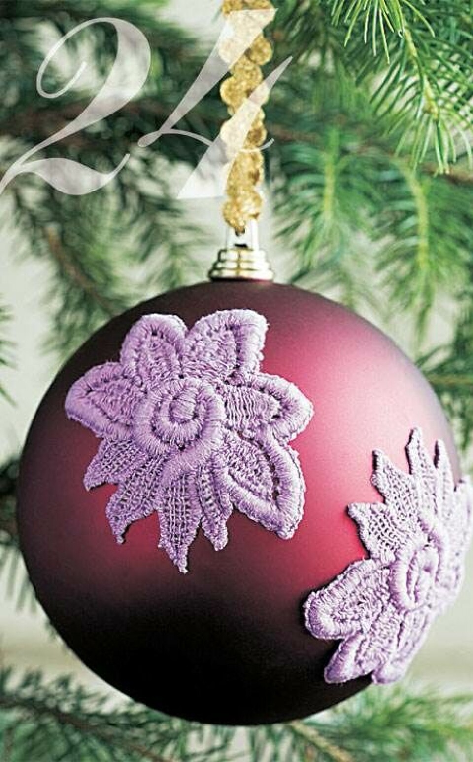 Flot julekugle med blonder og blomster fra Hendes Verden