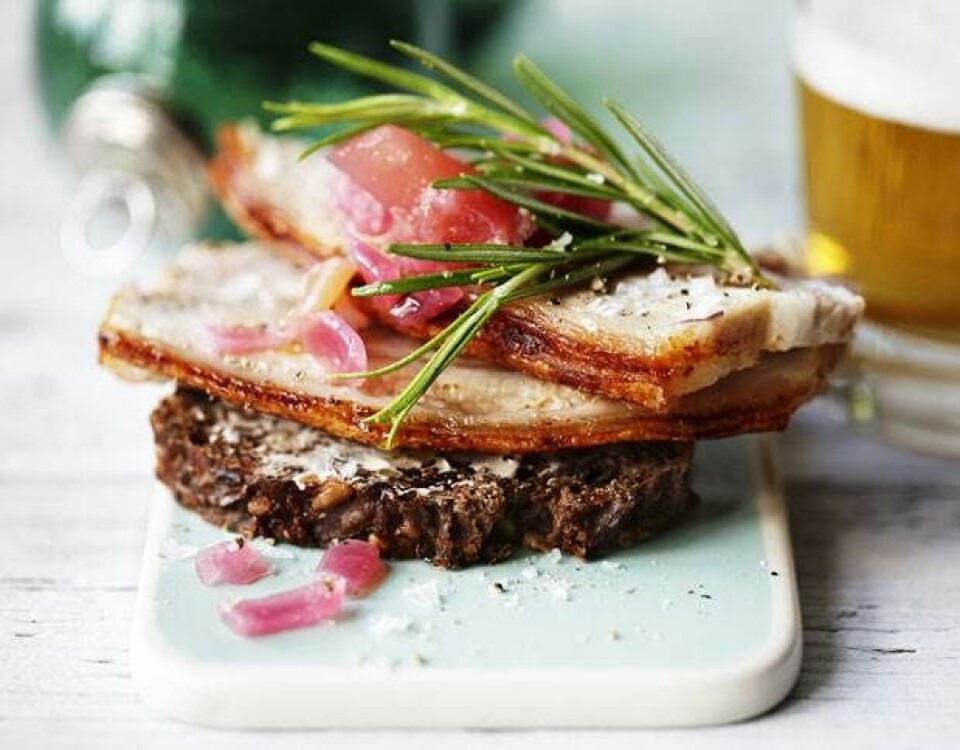 Rugbrød med lækker ribbenssteg