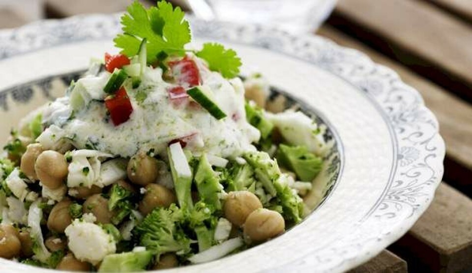 Opskrift på kikærtesalat med raita