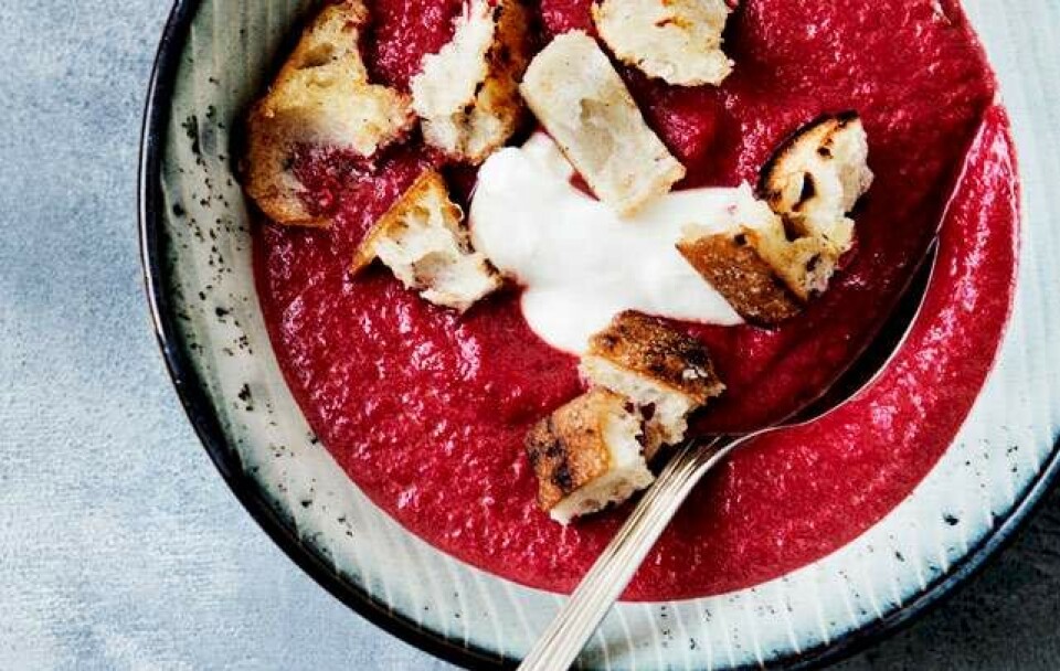Grøntsagssuppe på bagte rodfrugter