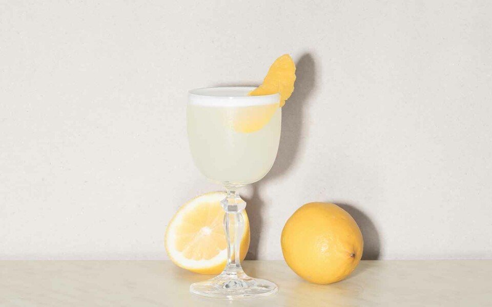 Sådan shaker du en White Lady cocktail