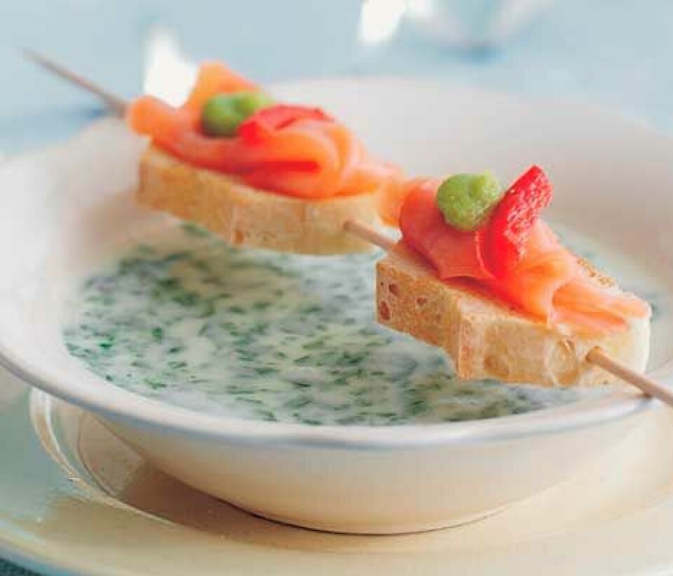 Jordskokke-fennikel-suppe med laksebruschetta