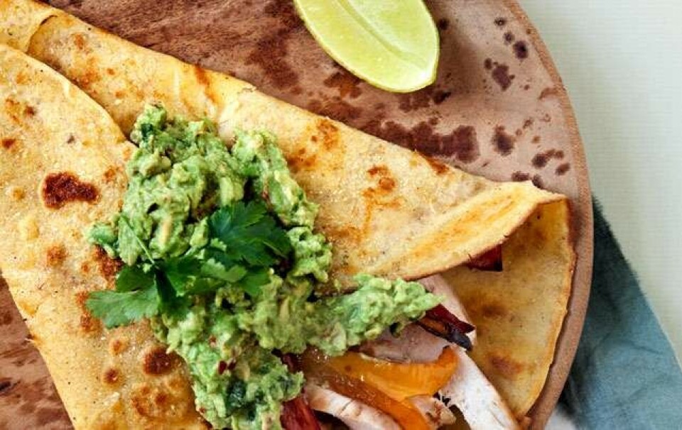 Majspandekager med grillet kylling, guacamole og bagte peberfrugter
