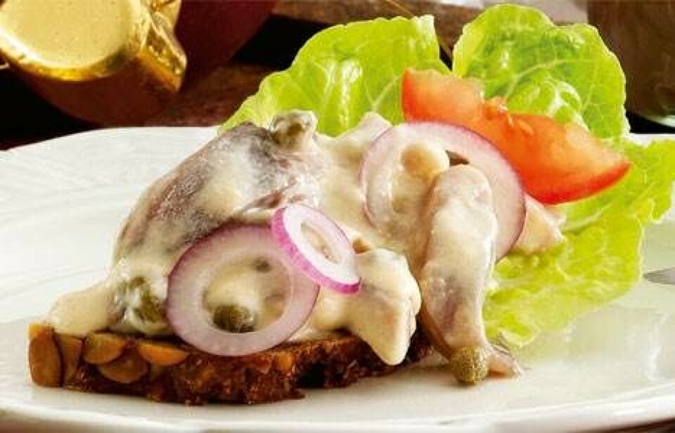 Tomatsild med kaperscreme og peberrod
