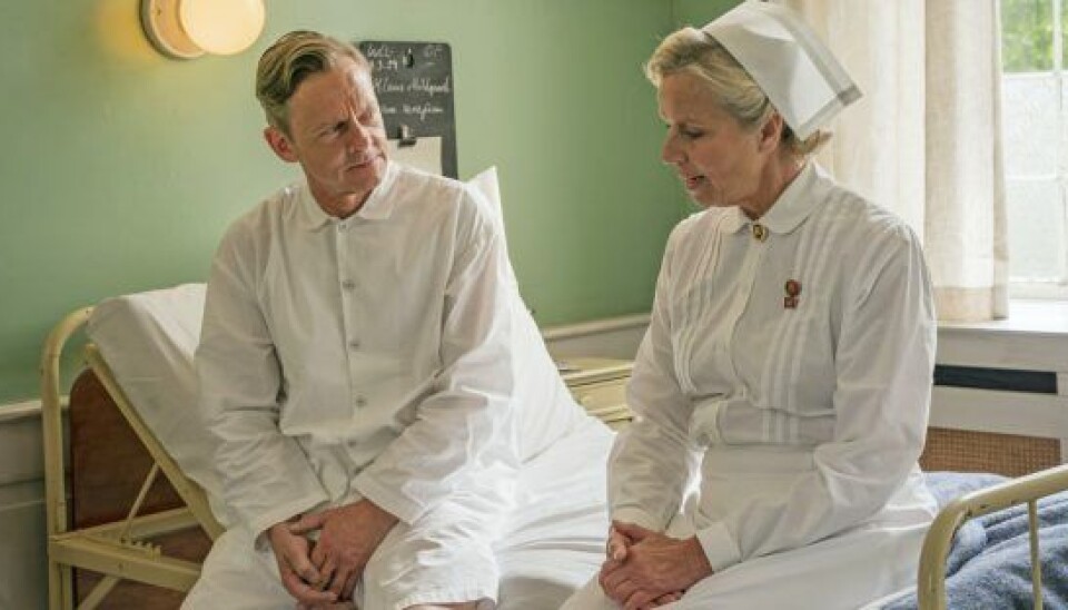Det er ikke svært for skuespillerne at finde den gode kemi frem. (Foto: Mike Kollöffel/TV 2)