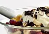 Frugtsalat med flødeskum