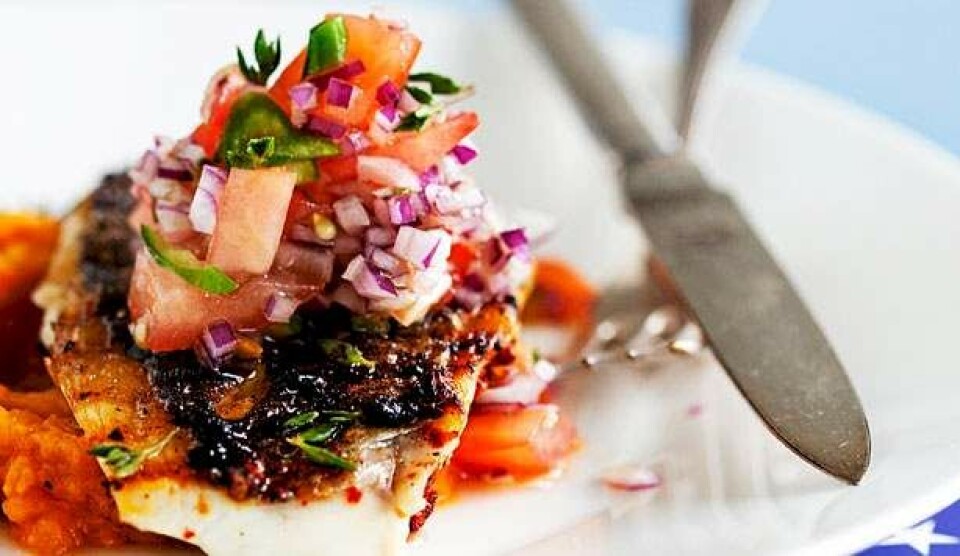 Opskrift på grillet fisk med mos af sødekartofler og salsa