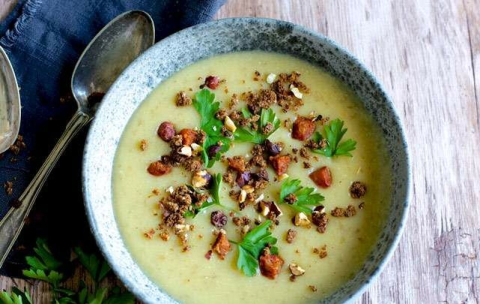 Kartoffelsuppe med rugbrødsknas