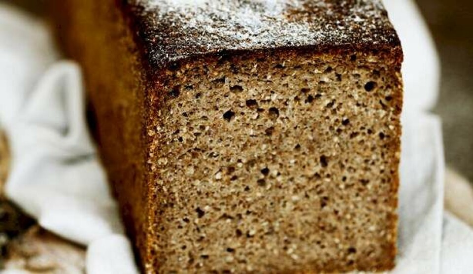 Opskrift på rugbrød med rugkerner og rugmel