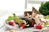 Hornfiskeruller med persille og radisesalat
