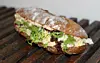 Ristet rugbrødssandwich med tun