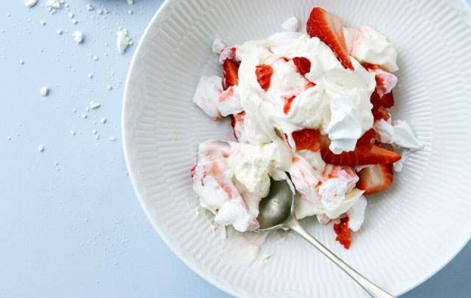 Eton mess med råsyltede jordbær