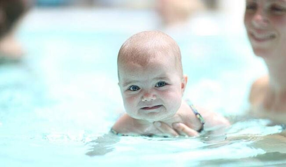Derfor skal I gå til babysvømning