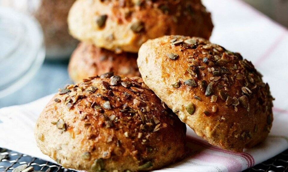 Saftige sandwichboller med græskarkerner og gulerødder