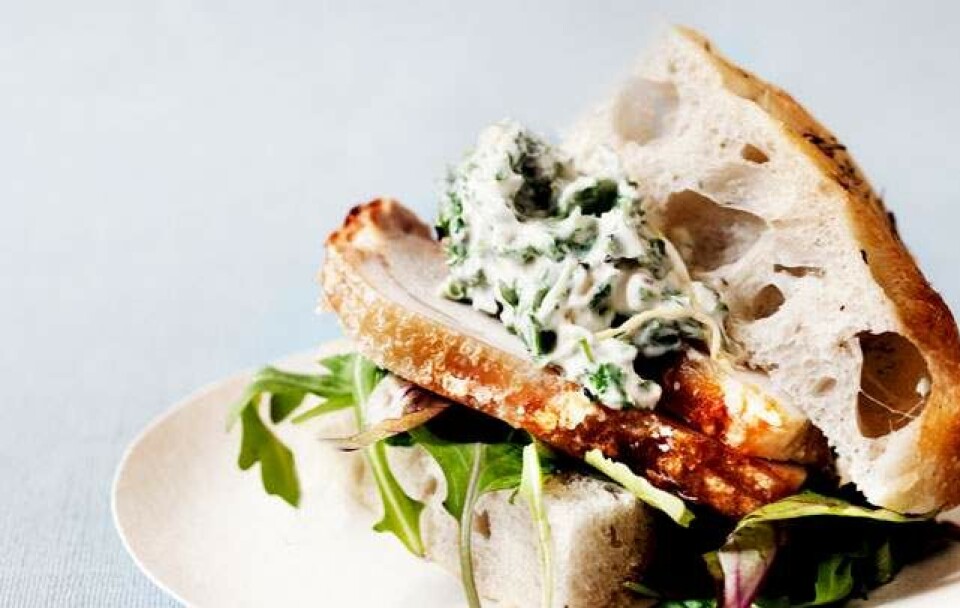 Opskrift på flæskestegssandwich med gremolata-mayo
