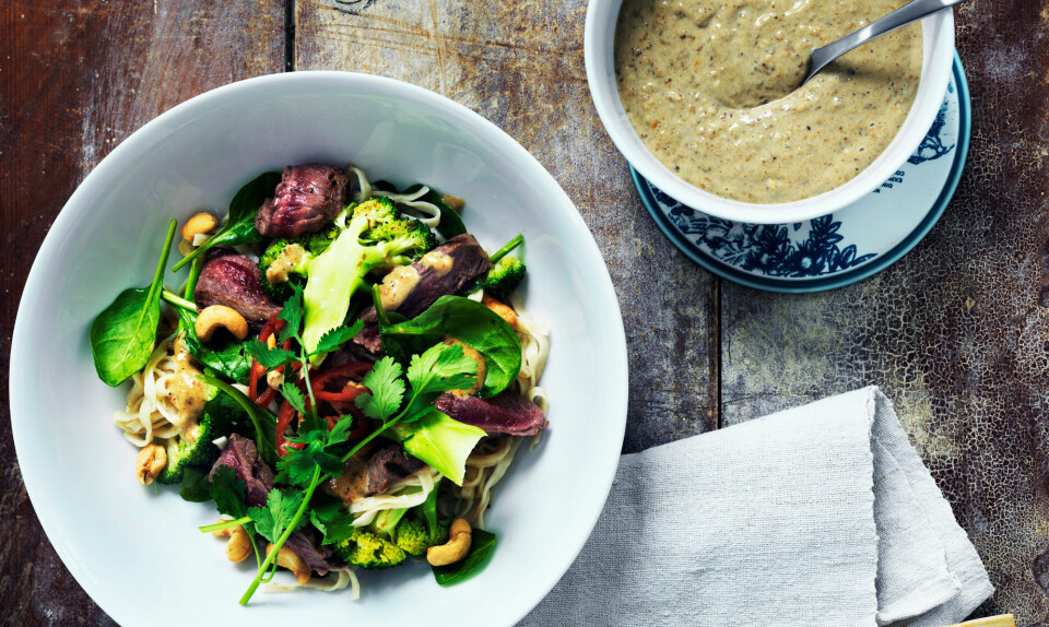 Nem fredagsmad: Nudelsalat med bøf og gomadressing