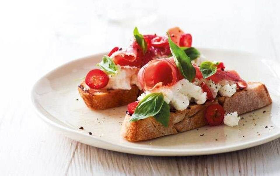 Crostini med Ricotta, chili & parmaskinke