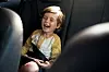 Er vi der ikke snaaaart?! Sådan sikrer I ro på bilferiens bagsæde