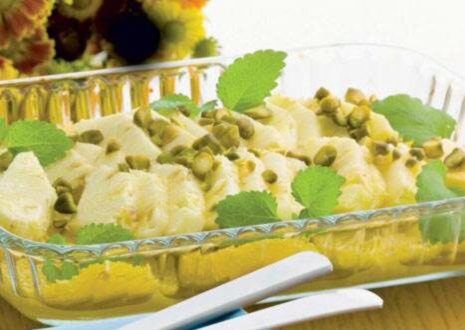 Bagte appelsiner og ananas