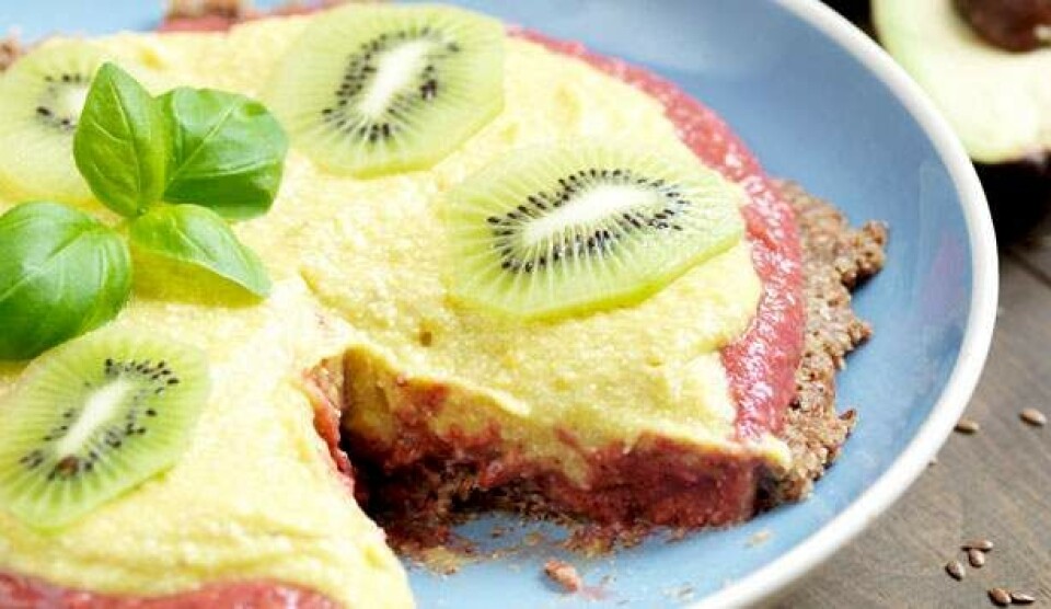 Opskrift på raw food tærte med hindbær og mango