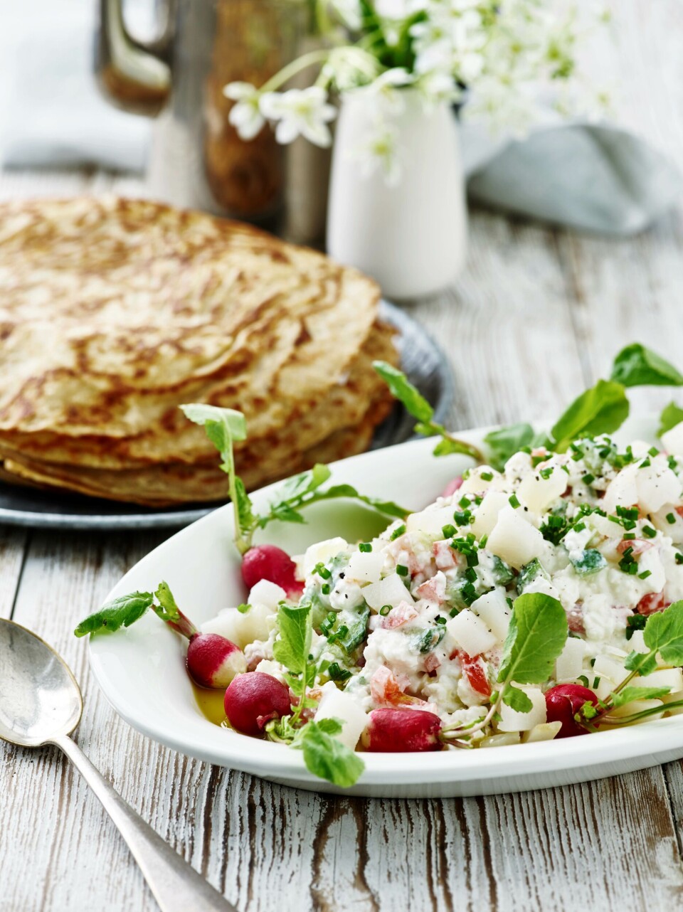 Madpandekager med hytteostsalat og røget hellefisk