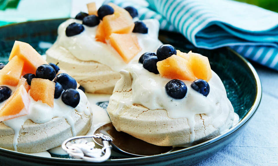 Pavlova med melon, blåbær og softice