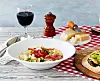 Hjemmelavet pasta med tomatsovs og skinke