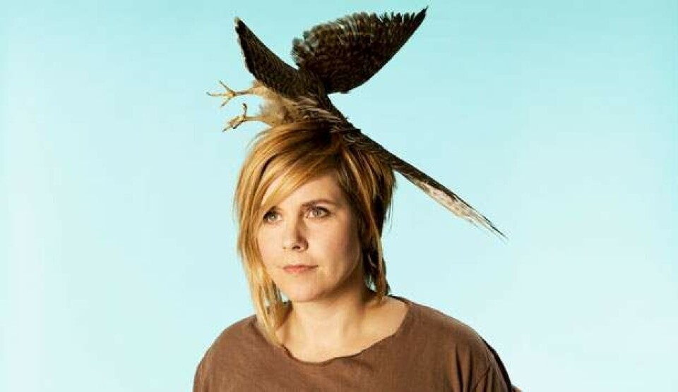 Marie Frank og Alouise optræder ved for damernes Støt Brysterne løbet 2011